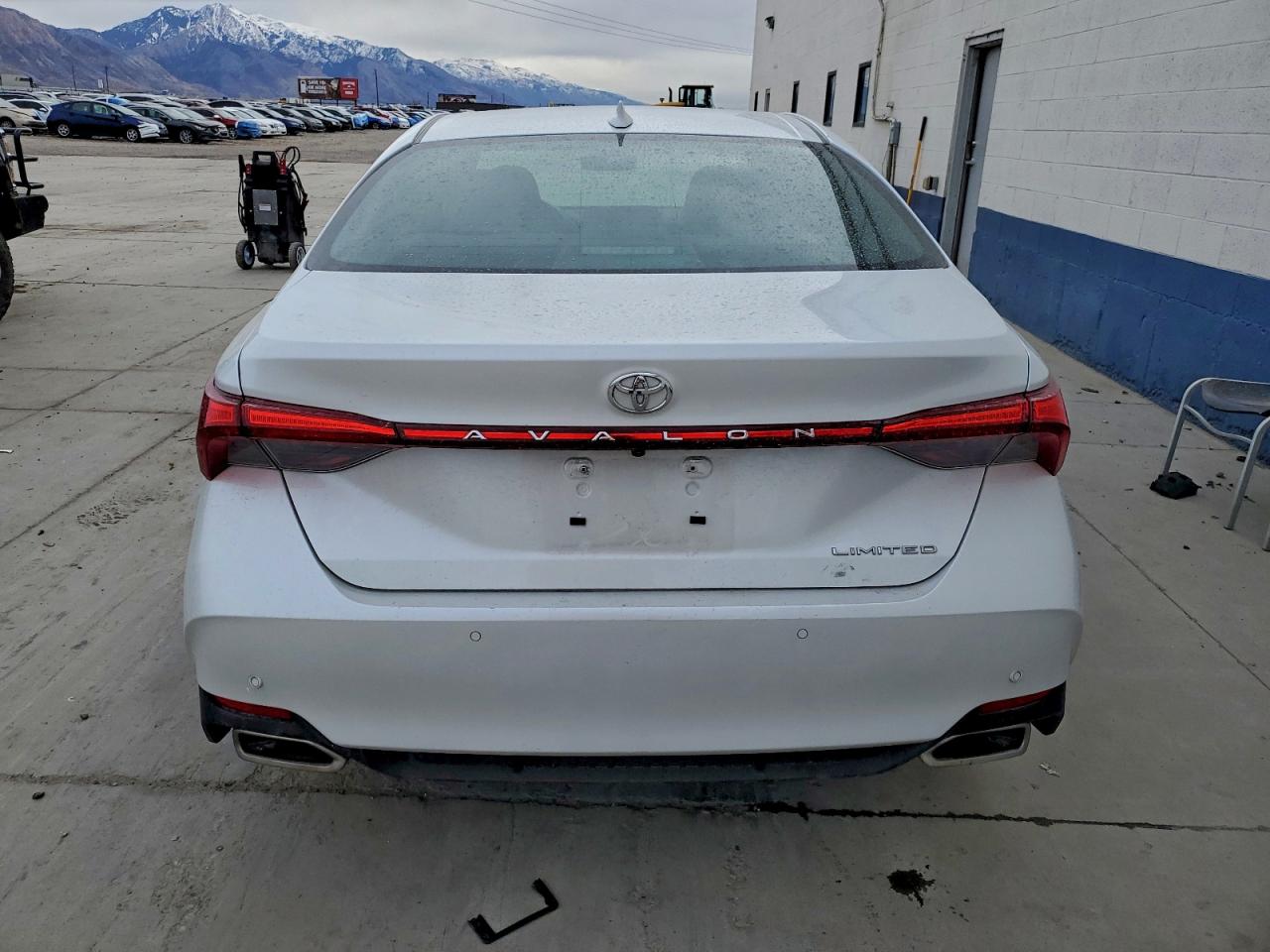 Toyota Avalon Xle Image 9