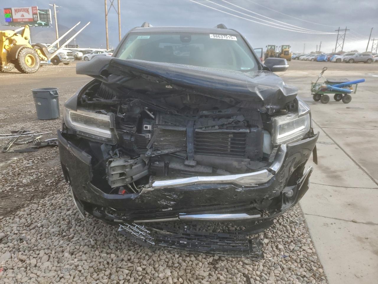 GMC Acadia Denali Image 4