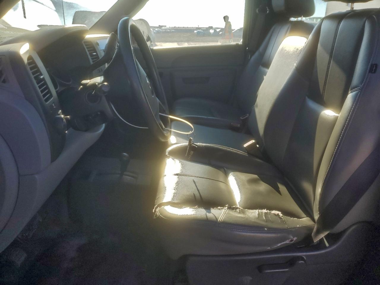 Chevrolet Silverado K1500 Image 4