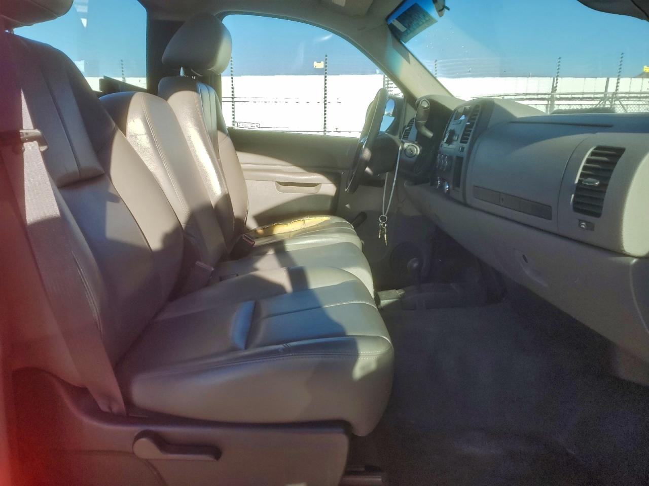 Chevrolet Silverado K1500 Image 11