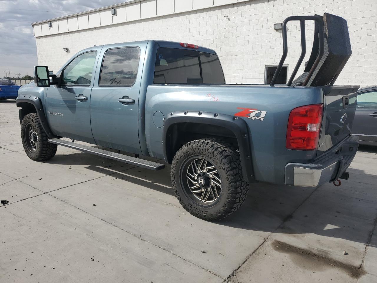 Chevrolet Silverado K1500 Ltz Image 3