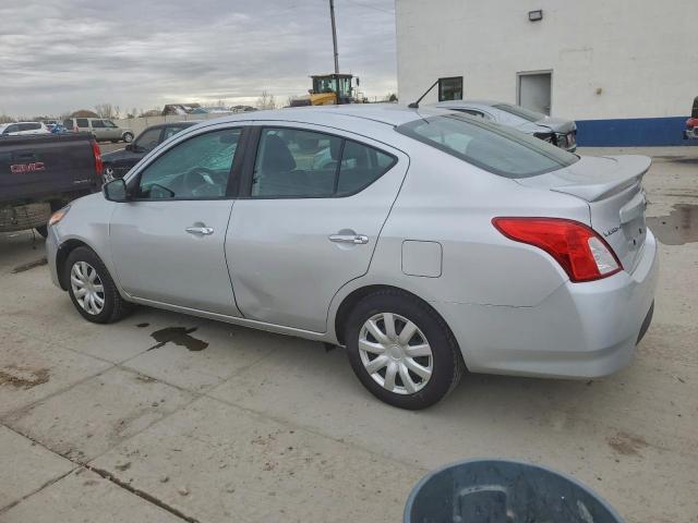 Nissan Versa S Image 2