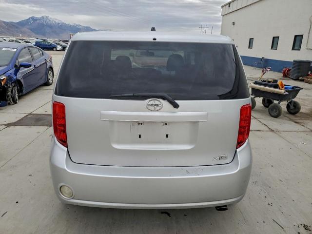 Toyota Scion Xb Image 2