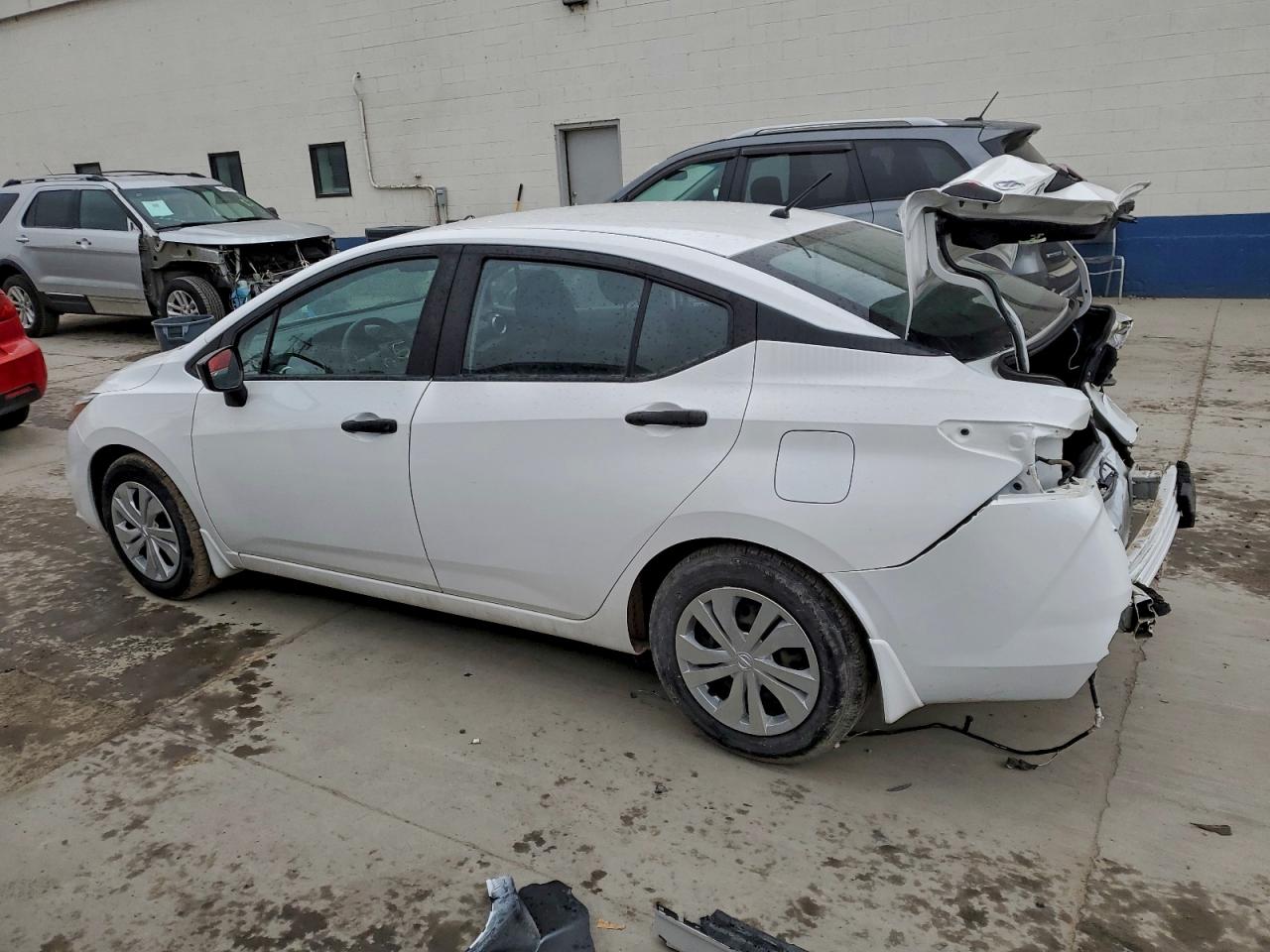 Nissan Versa S Image 3