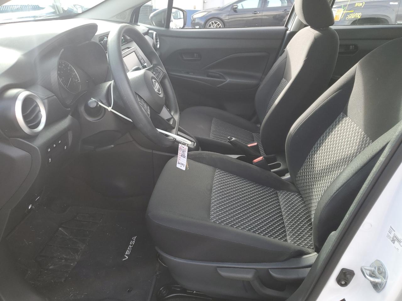 Nissan Versa S Image 10