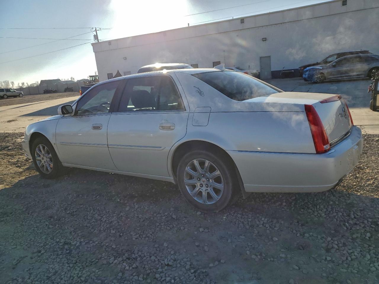 Cadillac DTS Image 2
