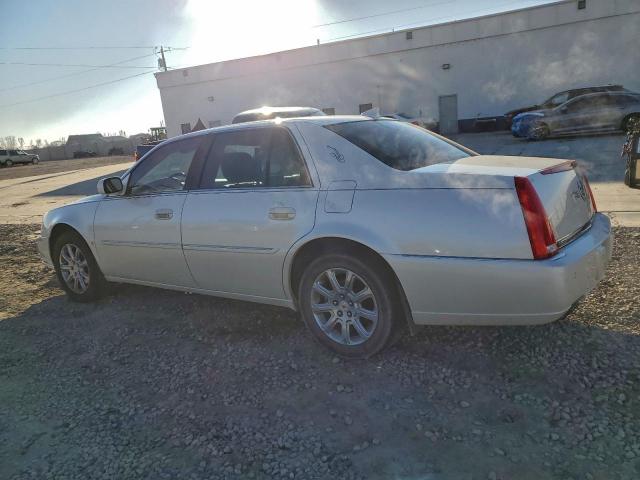 Cadillac DTS Image 2