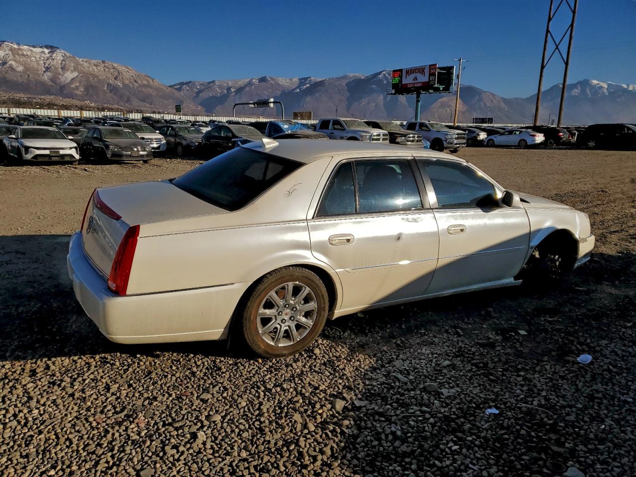Cadillac DTS Image 5
