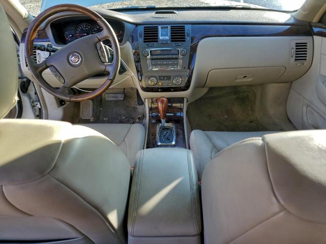 Cadillac DTS Image 9