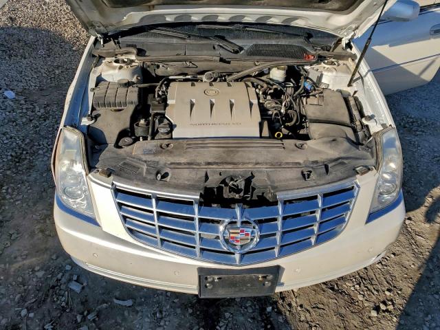 Cadillac DTS Image 12