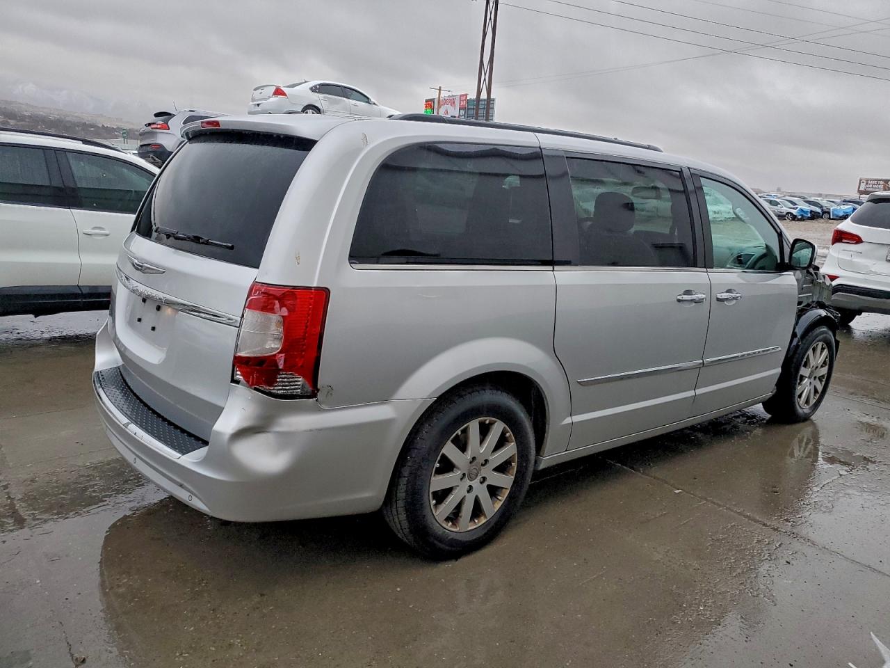 Chrysler Minivan Touring L Image 3