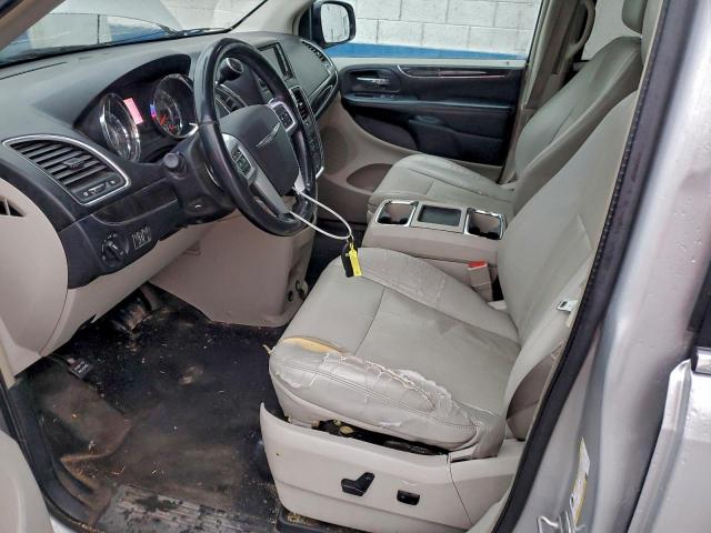 Chrysler Minivan Touring L Image 7