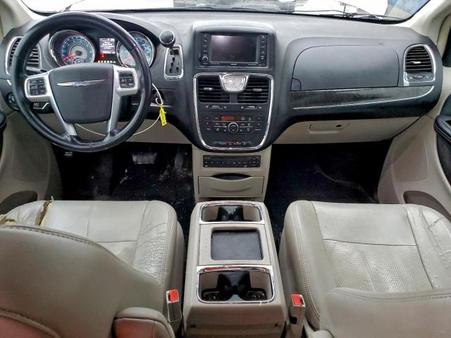 Chrysler Minivan Touring L Image 4