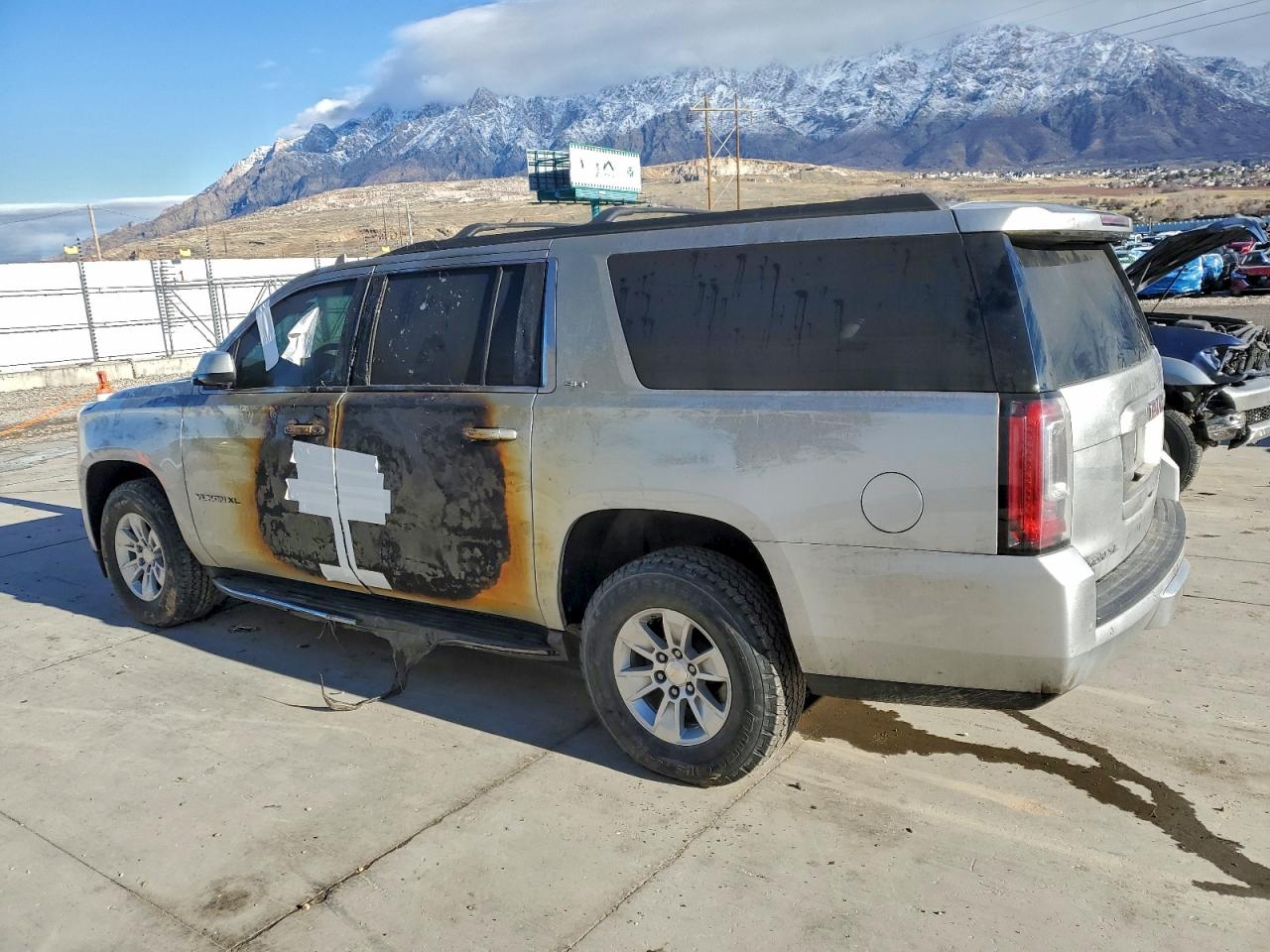 GMC Yukon K1500 Slt Image 3